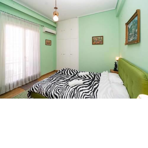 Vintage flat with view 5 minutes walk to Acropolis