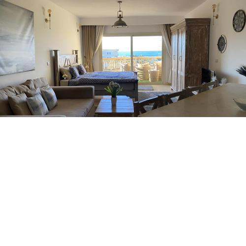 vintage sea view apartment