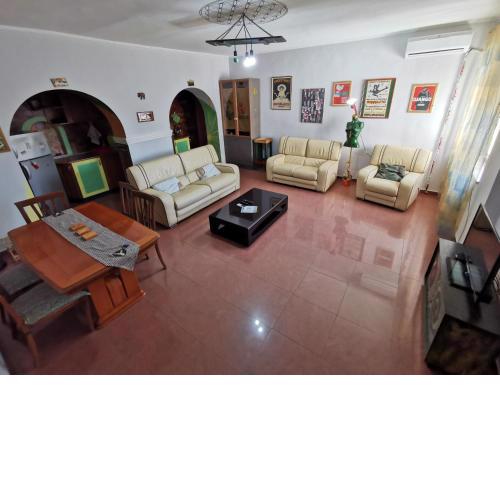 Vintage Style Apt in Bllok (best area in Tirana)