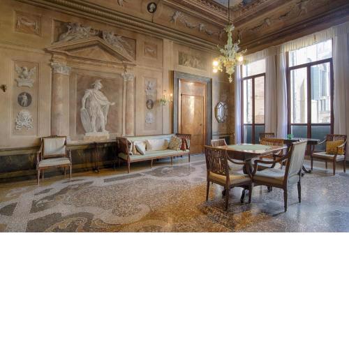 Vintage Venice Apartment