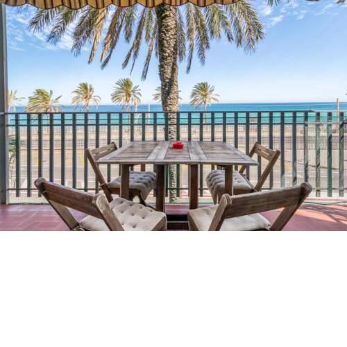 Vistamar Apto 50m beach & station and 30min train to Bcn 4 bedrooms