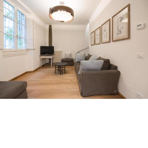 VIVALDI Elegant Apartment In Piazza santa Croce