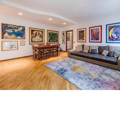 *Vivere in arte* NEAR theAIRPORT