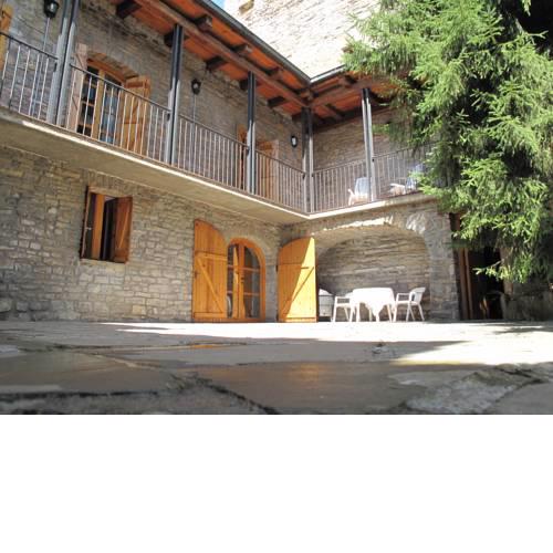 Vivienda Turismo Rural Biescas en alquiler, casa completa, tipo monumento, muy acogedora y tranquila, ideal montaña y esqui, chimeneas
