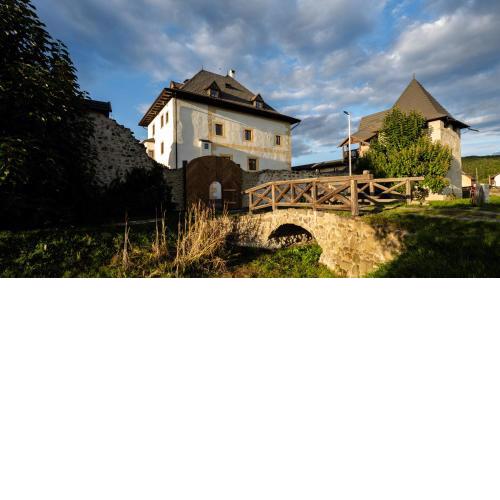 Vodný hrad Hronsek