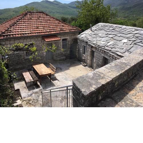 VOLAT Vintage Holiday House