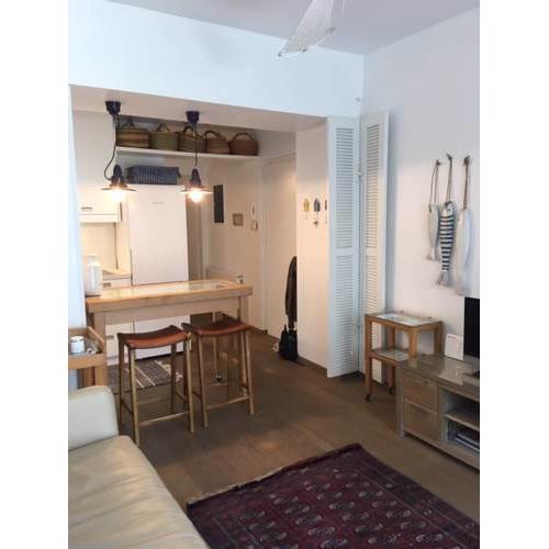 Vouliagmeni seaside flat