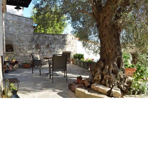 Vouni Lodge
