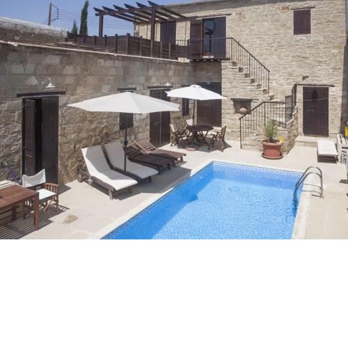 Vrakas House