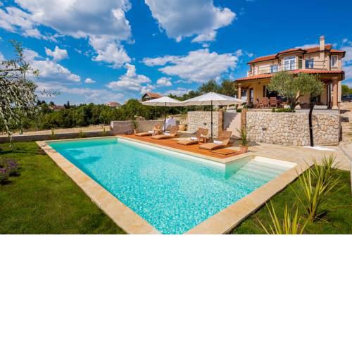 Vrulje Villa Sleeps 9 with Pool Air Con and WiFi