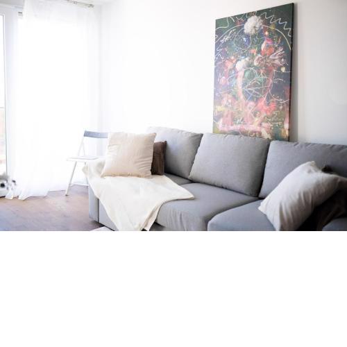 W Design Apartment with Balcony & Free Parking