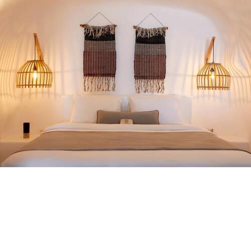 w Honeymoon Cave Villa Outdoor Hot Tub Santorini