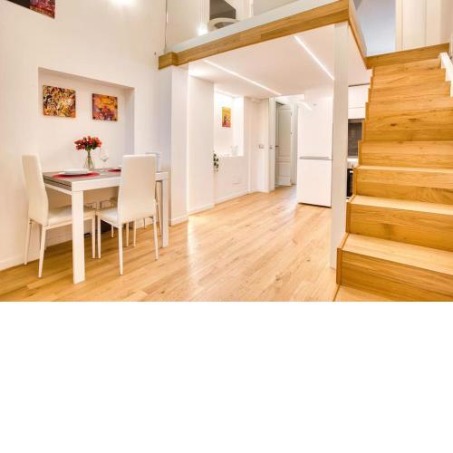 Walk to Navigli - 2 Bedrooms Apt