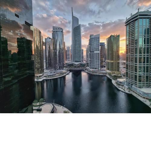 Walking Distance to Metro! FULL Canal View