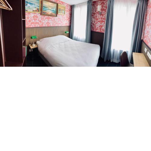 Walled off Hotel Paris