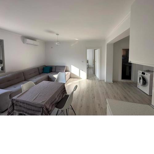 Warm and lovely apartment 08 km from the center.