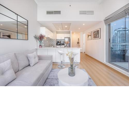 Waterfront Bliss - Experience Dubai Marina Views