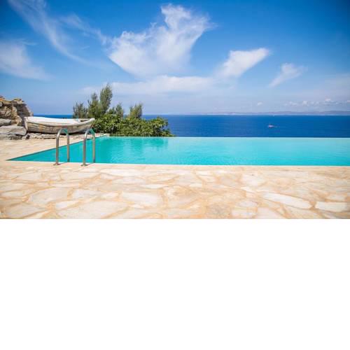 Waterfront villa with a swimming pool and fantastic sea view in the area of Melissaki