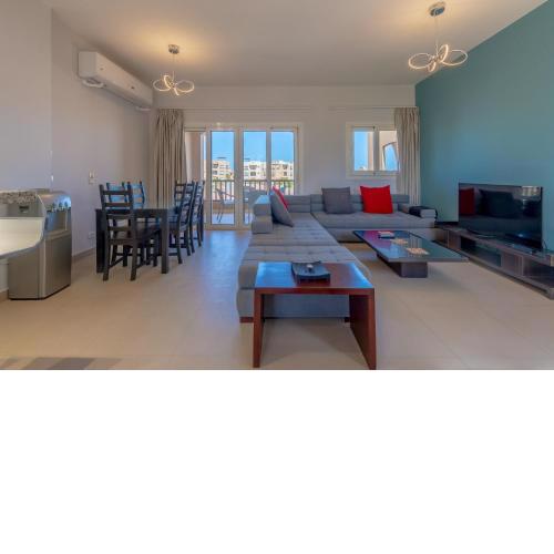 Waterside 2 BR Apartment Lagoon View & Pool