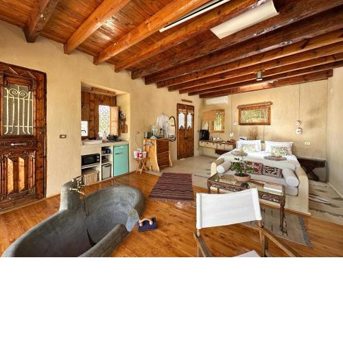 Waterside Loft -Rustic & Lux Tunis Artisan Village