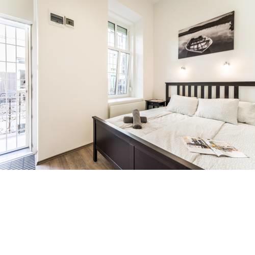 Weiner's Lovely Downtown Studio