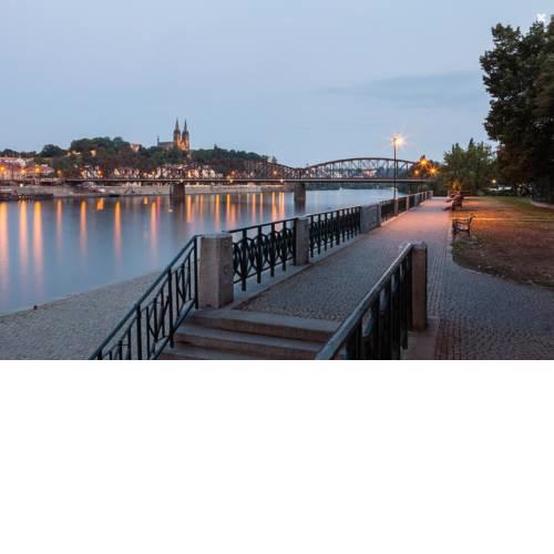 Welcome Prague Colorful 2-Bedroom Apartment with Balcony, free Parking, Close to the Historical center.