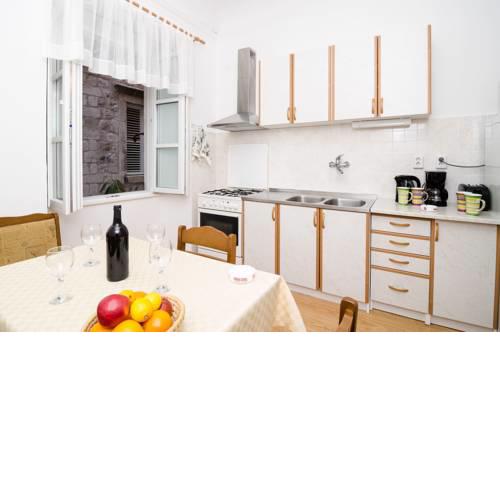 Welcome to 4* Ragusa Arms retreat in the heart of Dubrovnik