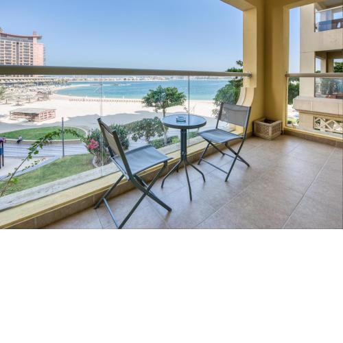 Welcoming 1 Bedroom Palm Jumeirah with sea View