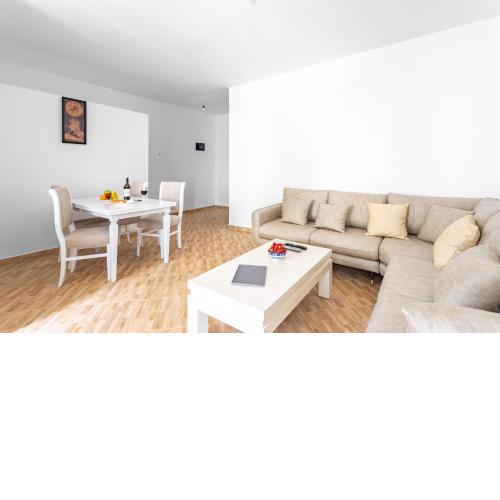 Welcoming Ac one-bedroom with veranda - Dodo et Tartine