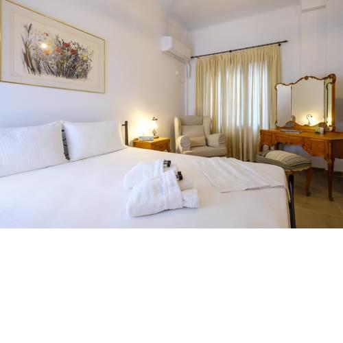Welcoming Koukaki Hideaway