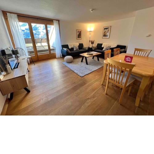 Wengen Apartment - Amazing views, centrally located by train station
