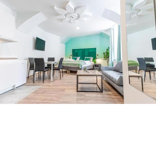 Westbahnhof - Kingbed Studio with ensuite Washer