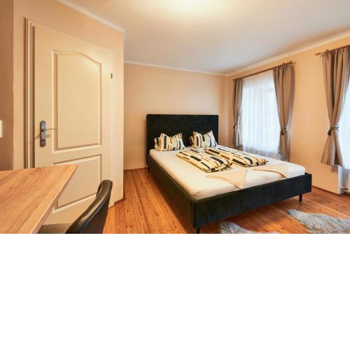 Whisper Apartments w Free Parking 24h Check-in