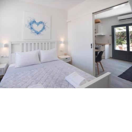 WHITE Brand New 1BD Jewel in Isterni