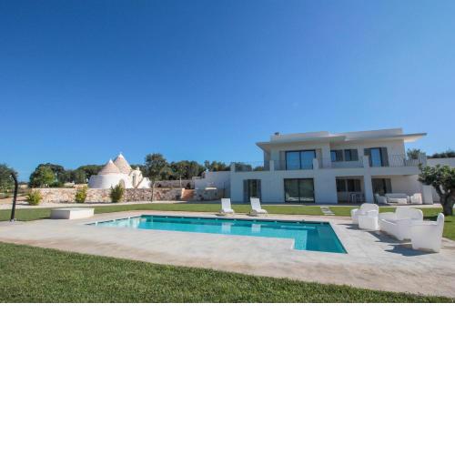 white moon holiday home
