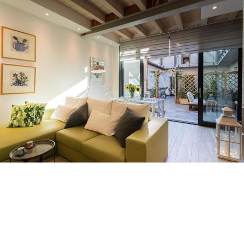 White Suite with private Terrace by Rent All Como