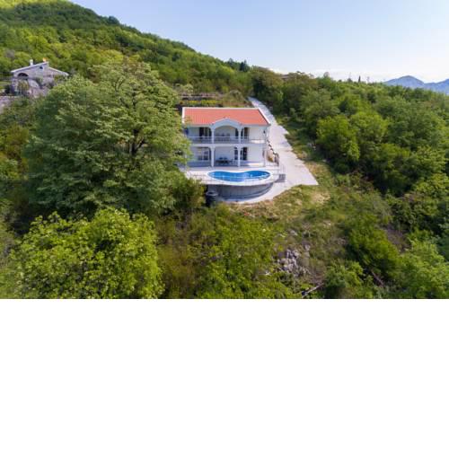 Whitehouse Villa
