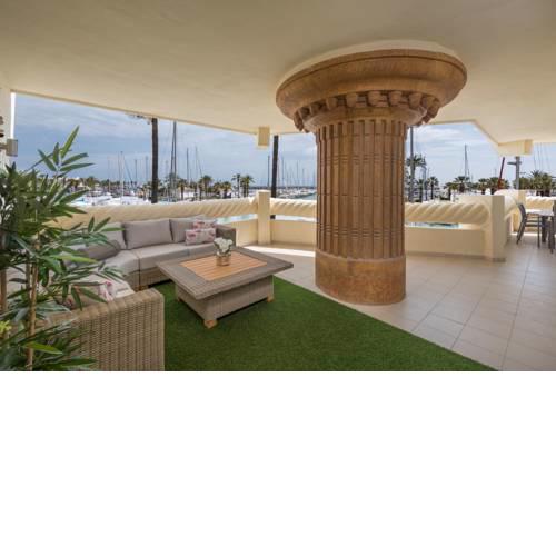 WintowinRentals Luxury and Sea View inside Puerto Marina