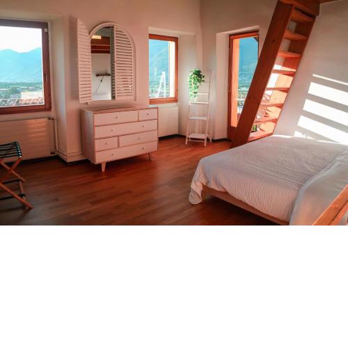 Wisteria House - Holiday Apartment
