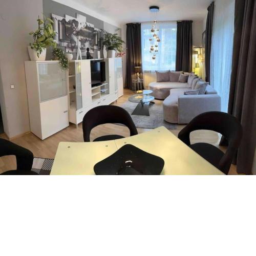 Wohnung 1 mit 2 Schlafzimmern und Terrasse
