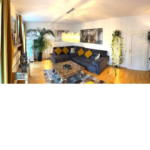 Wohnung 2 mit Balkon und Bergblick
