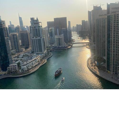 Wonderful 2BD with full Dubai marina view