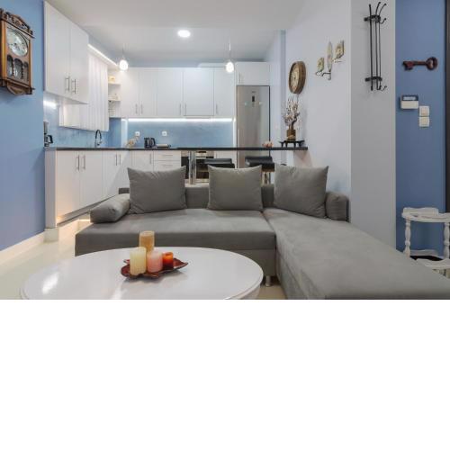 Wonderful renovated apartment with private patio