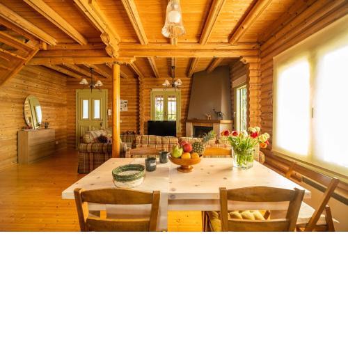 Wooden house for families and couples!
