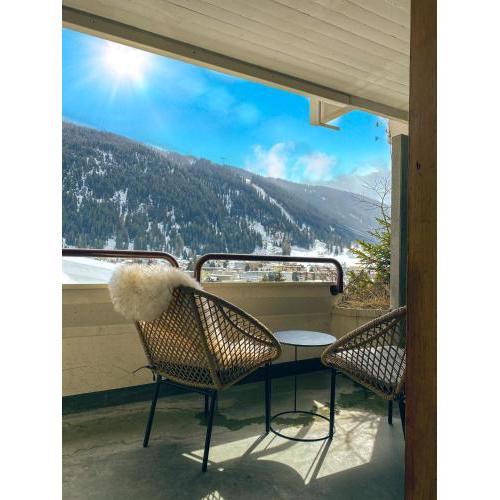 Wunderstay Alpine 403 Centric Studio Balcony/View