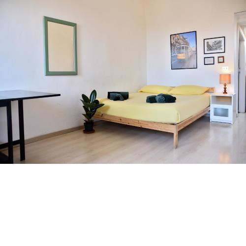 Xenia Apartments - Luminous Studio at Navigli Tram Theme