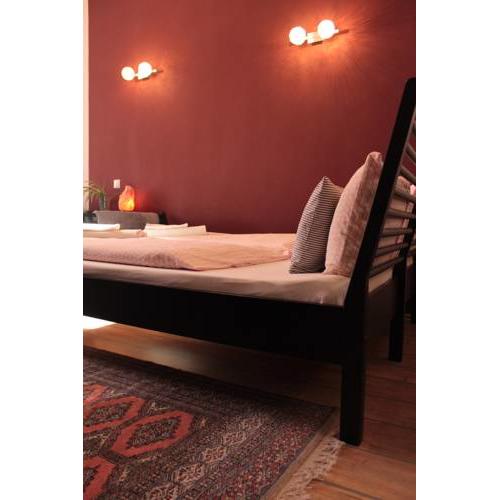 Yasmine Flat