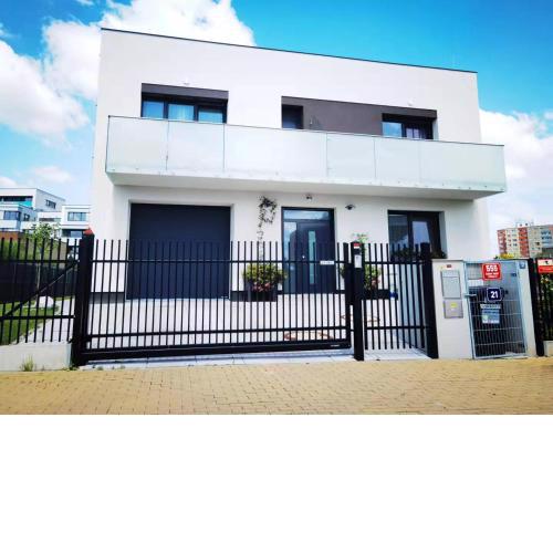 Yi House