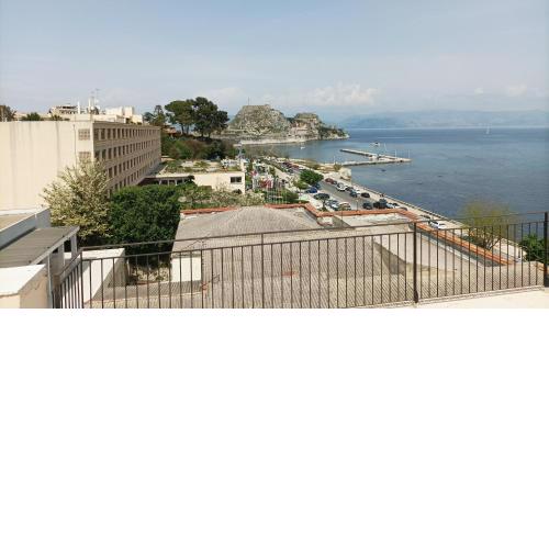 Yiannis seaside corfu town garitsa appartment