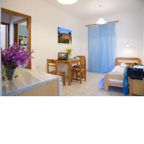 Yiannis Yard studios & apartments